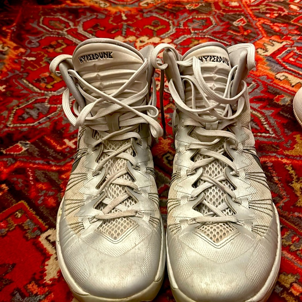 Nike Hyperdunk
Size: 12
Function: High Top Basketball Shoe